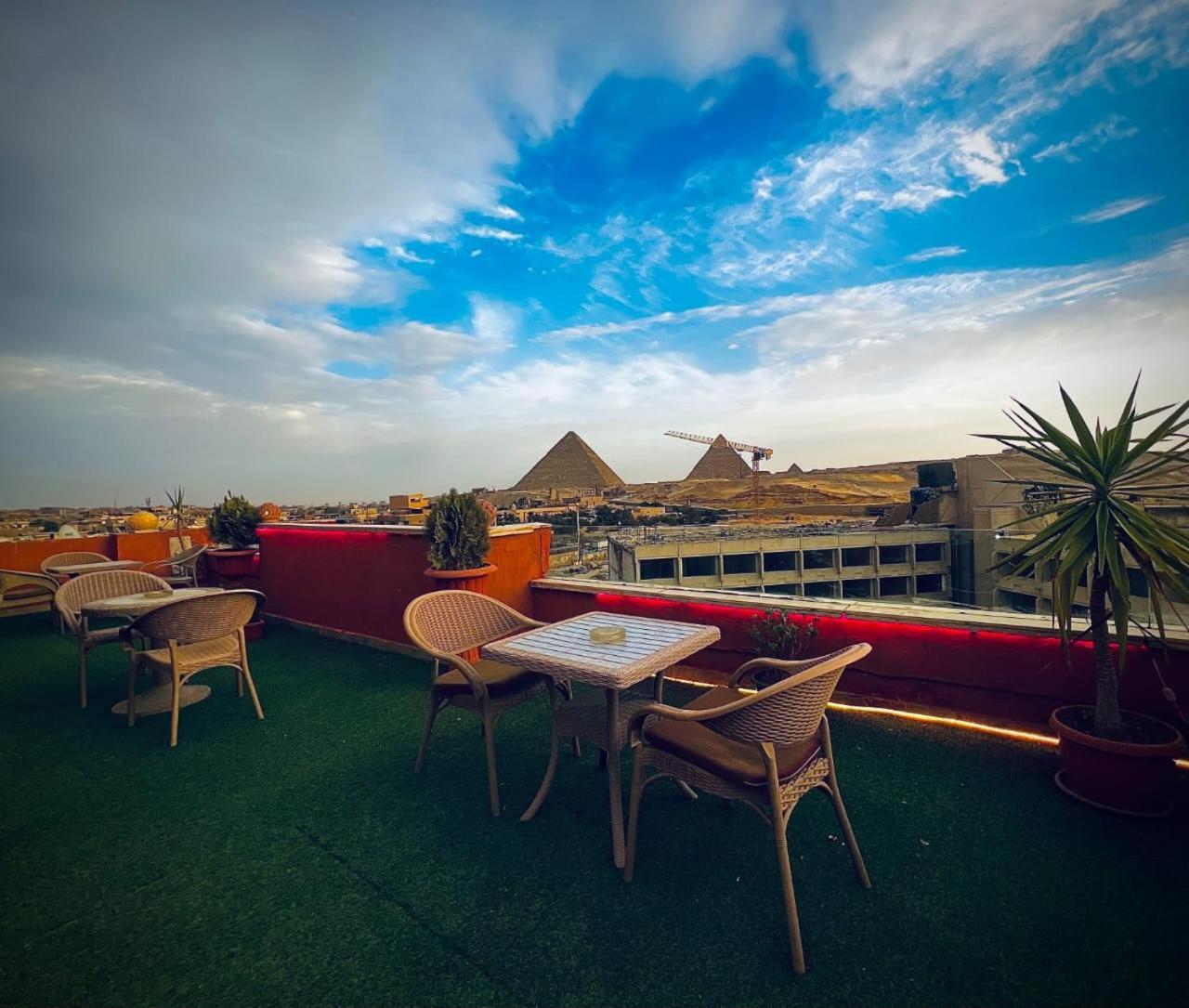 Grand Pyramids Inn Kafret el-Gabal Esterno foto