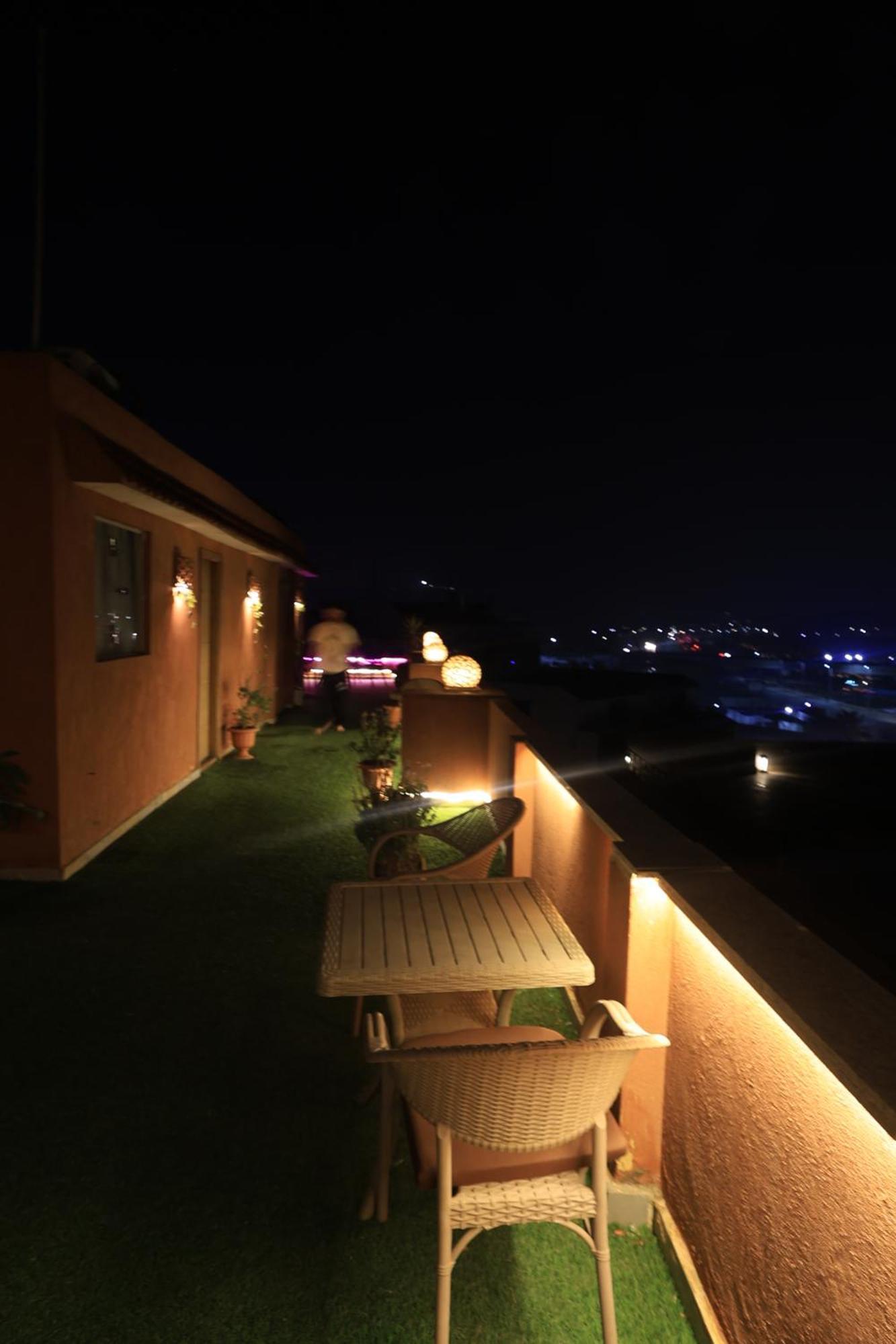 Grand Pyramids Inn Kafret el-Gabal Esterno foto